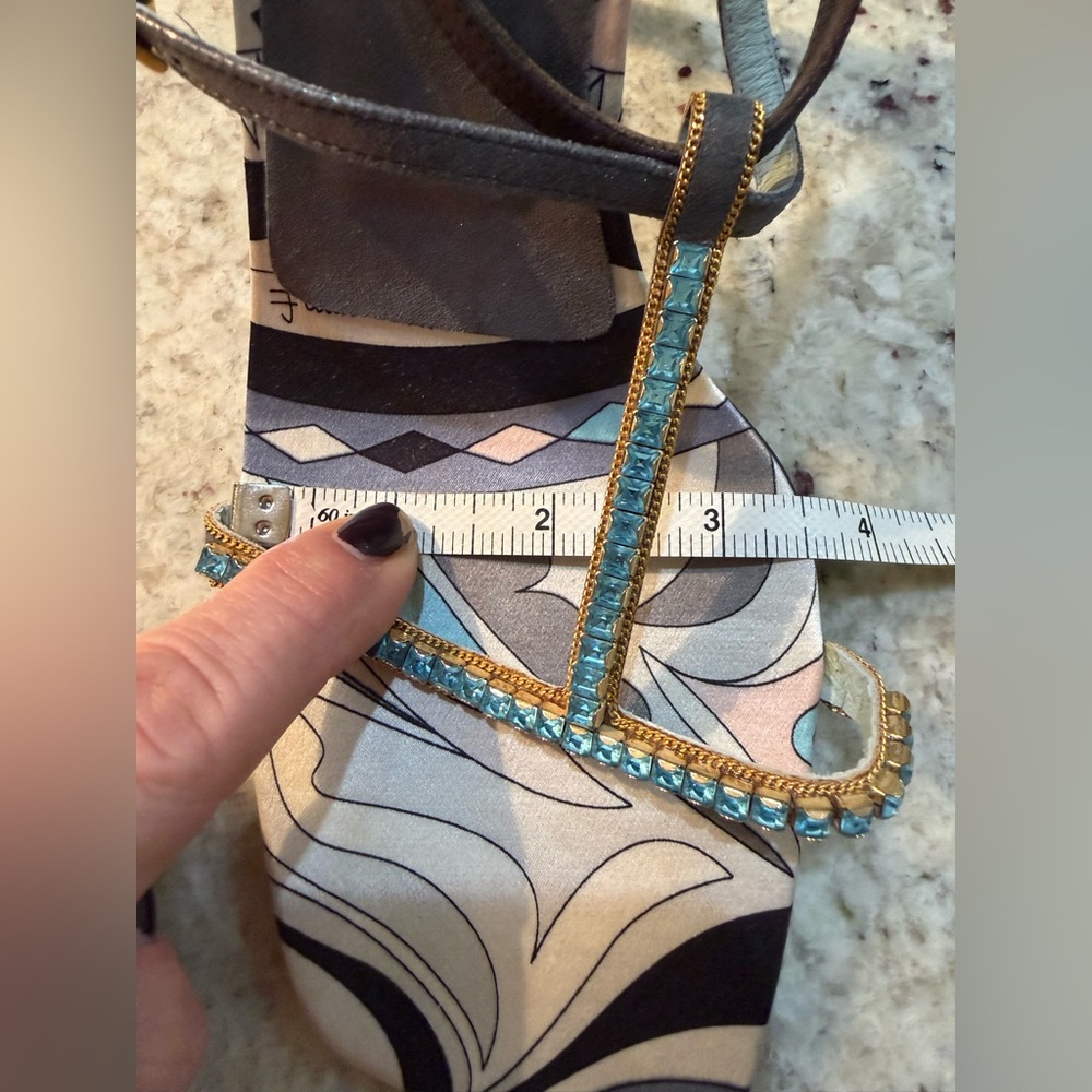 EMILIO PUCCI Jewel Rhinestone Sandals
Size 41 - Picture 16 of 16